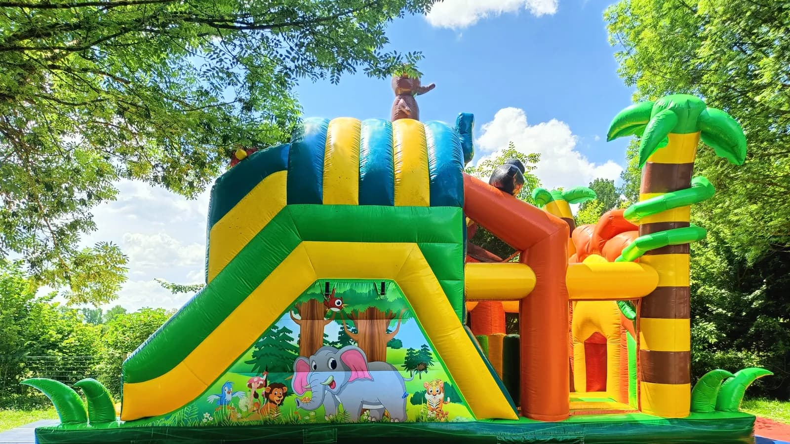Parc gonflable à Surgères : la sortie famille au pied du château