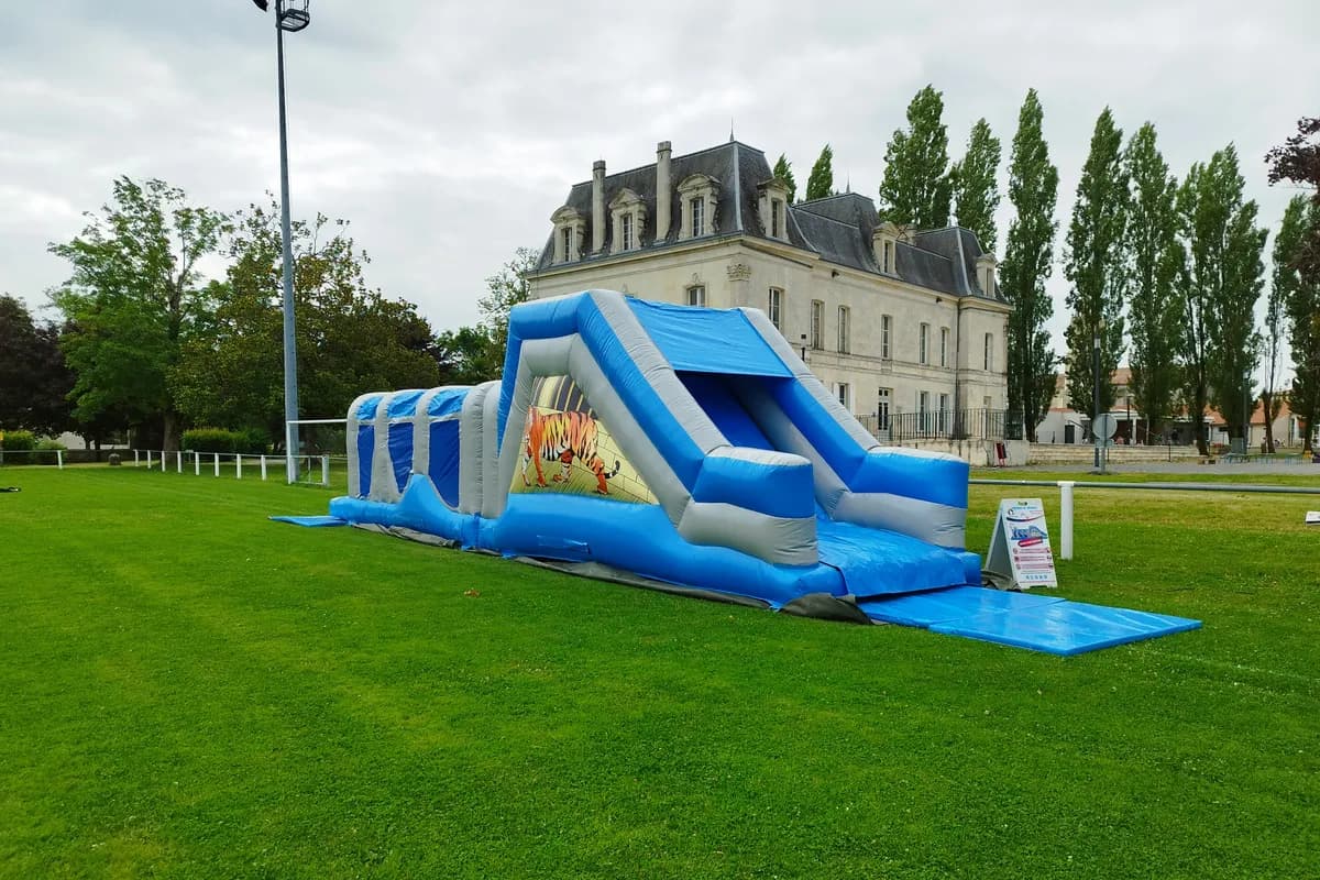 Méga Fort Boyard installé pour un événement à La Rochelle par AirGest Démonstration